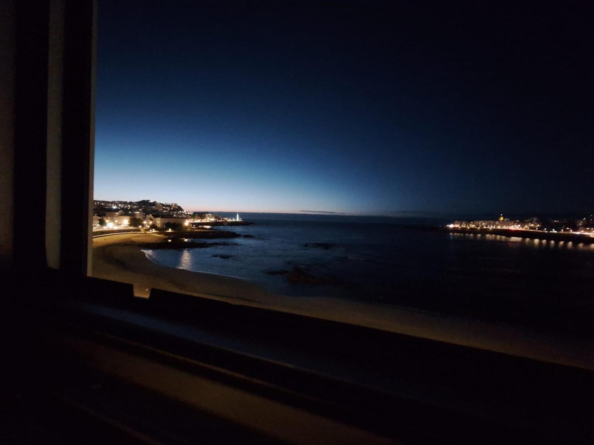 Vivienda Con Increibles Vistas A La Playa De Riazor Apartment A Coruna Bagian luar foto