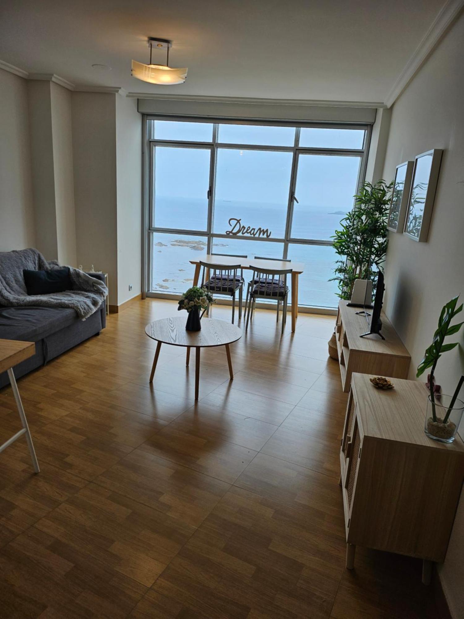 Vivienda Con Increibles Vistas A La Playa De Riazor Apartment A Coruna Bagian luar foto